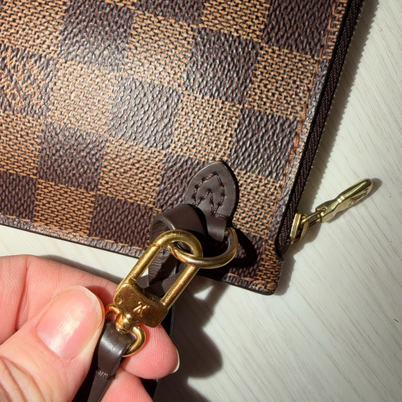 Louis Vuitton Brown Checkered Clutch with Gold Accent from (neverful MM) - Picture 9 of 13
